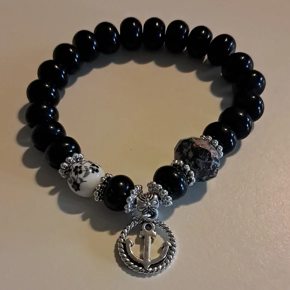 Black Beaded Bracelet with Anchor Charm NWOT - Picture 1 of 1